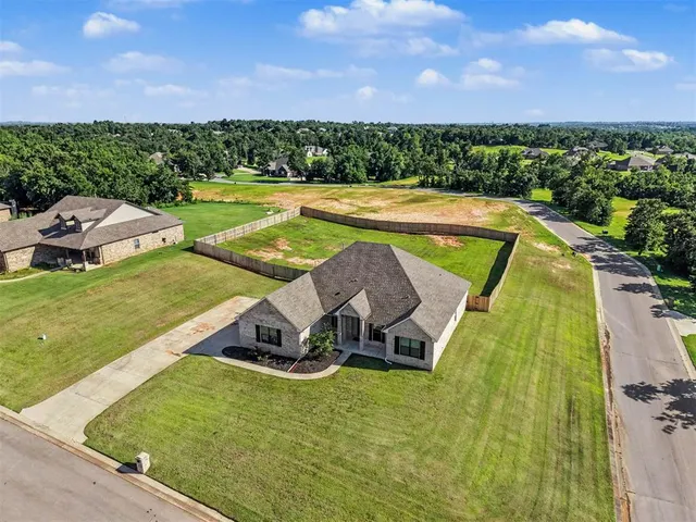 Photo 2 — 15300 SE 50th Terrace, Choctaw, OK 73020