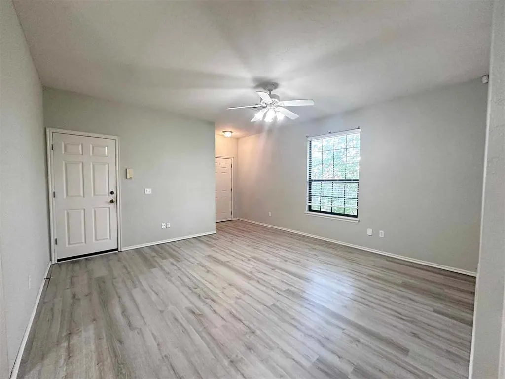 Photo 2 — 10000 Shadowview Drive A, Oklahoma City, OK 73159