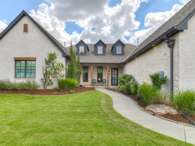 Photo 2 — 3124 Alpine Drive, Edmond, OK 73012