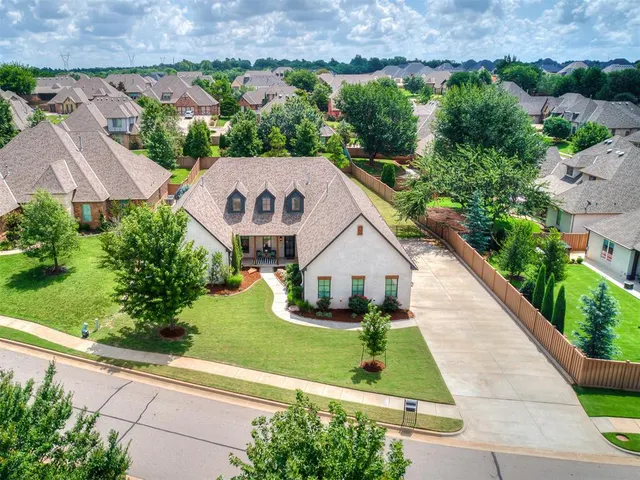 Photo 3 — 3124 Alpine Drive, Edmond, OK 73012