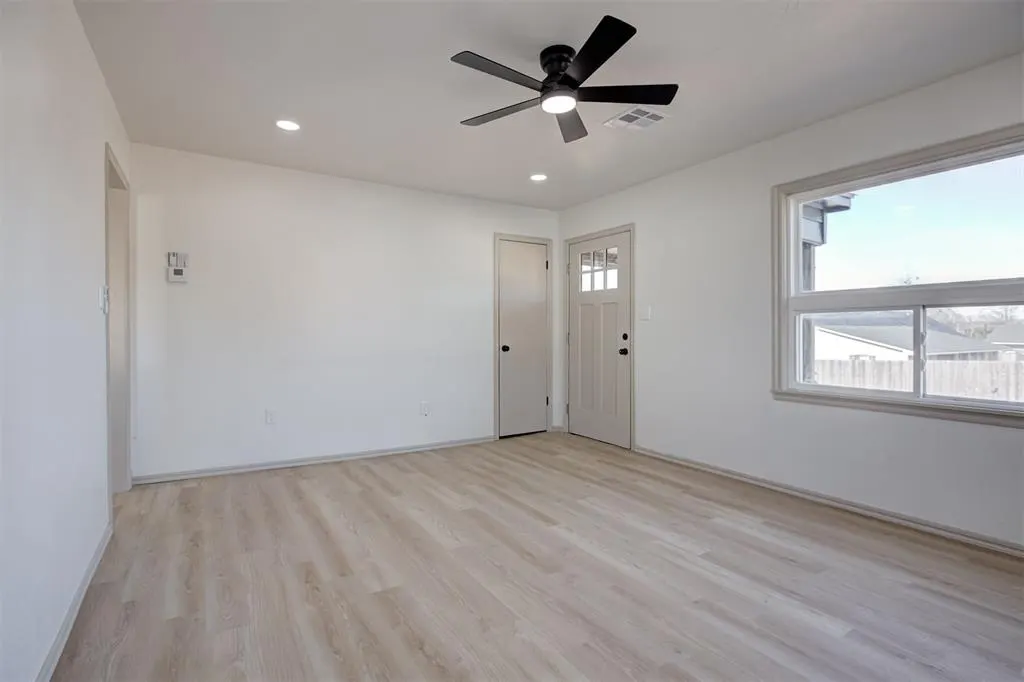 Photo 4 — 418 S Van Buren Avenue, Blanchard, OK 73010