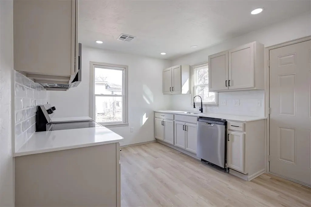 Photo 6 — 418 S Van Buren Avenue, Blanchard, OK 73010