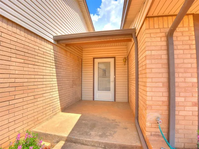 Photo 2 — 1501 Apollo Road, Edmond, OK 73003