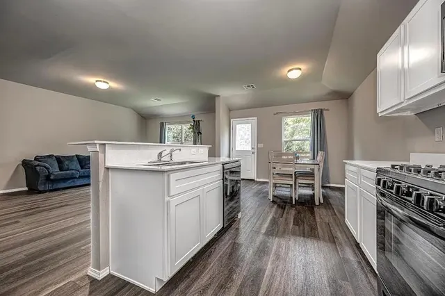 Photo 4 — 1332 Dustin Drive, Edmond, OK 73003