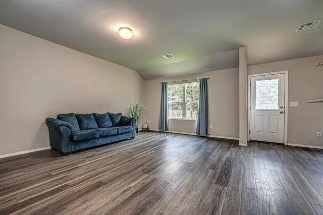 Photo 5 — 1332 Dustin Drive, Edmond, OK 73003
