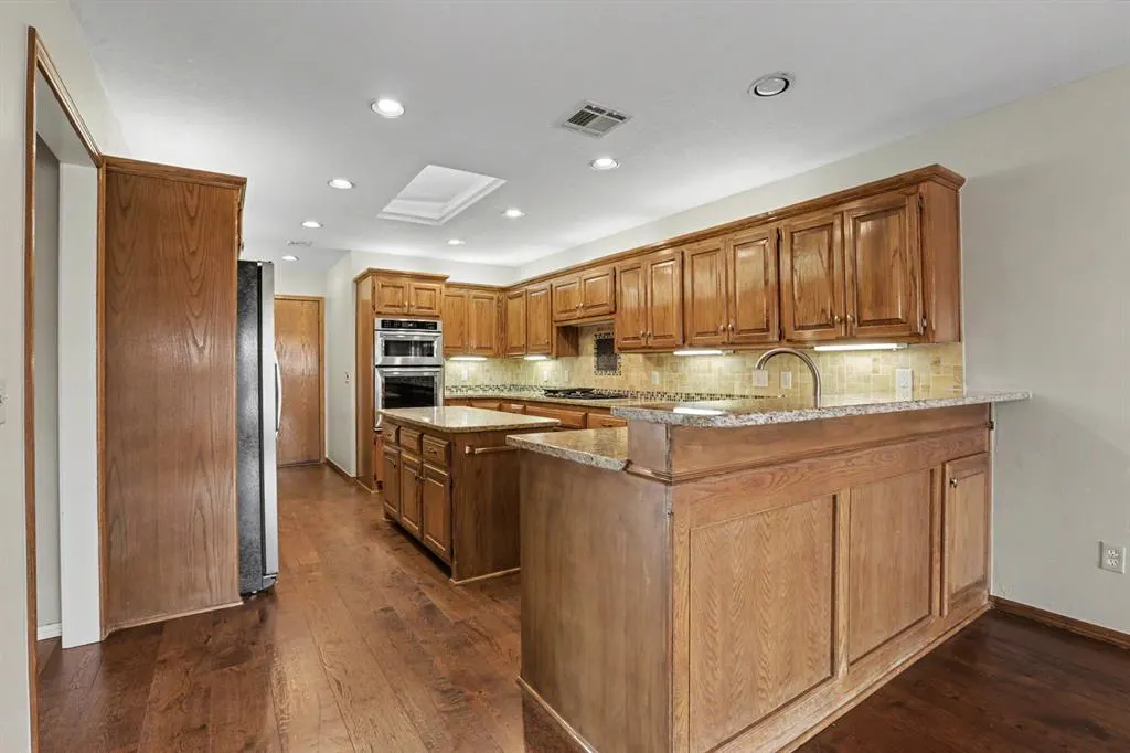 Photo 12 — 10408 Mantle Drive, Oklahoma City, OK 73162