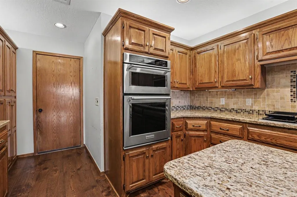 Photo 13 — 10408 Mantle Drive, Oklahoma City, OK 73162