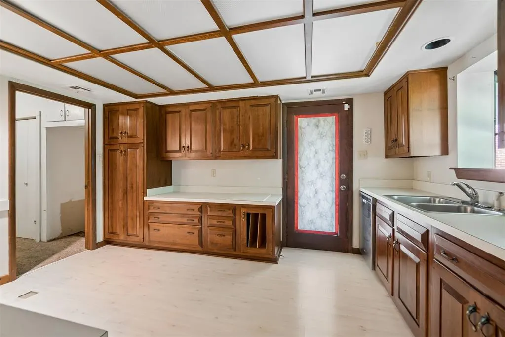 Photo 5 — 1115 W Brooks Street, Norman, OK 73069
