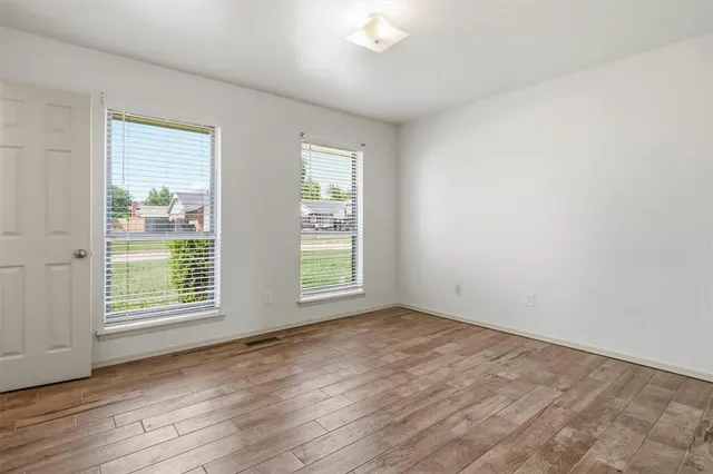 Photo 4 — 616 SW 23rd Street, Moore, OK 73160