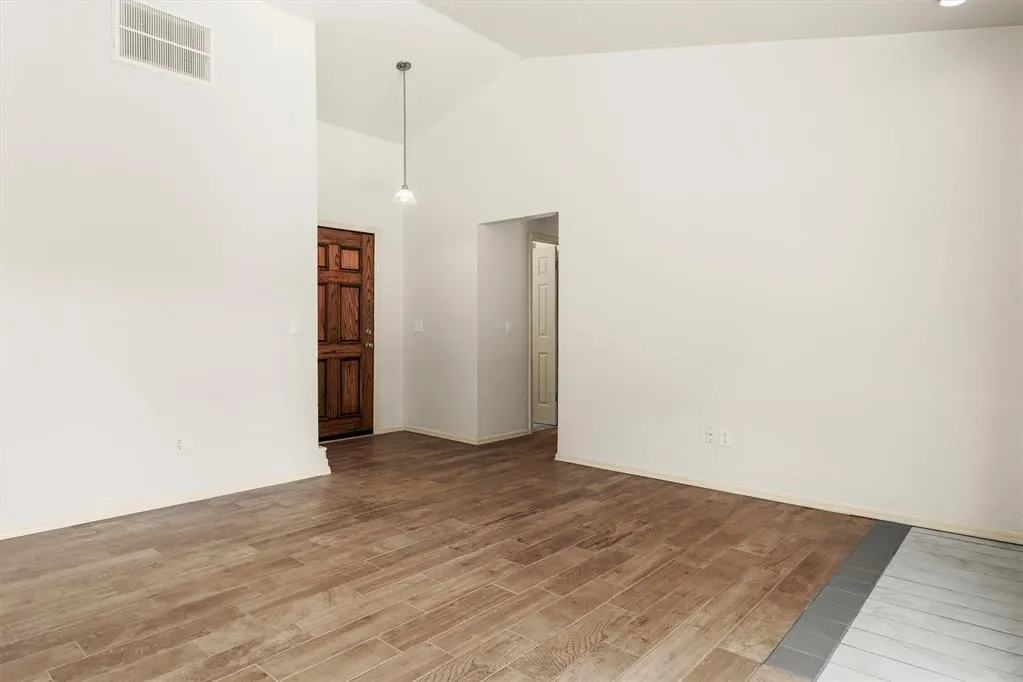 Photo 9 — 616 SW 23rd Street, Moore, OK 73160