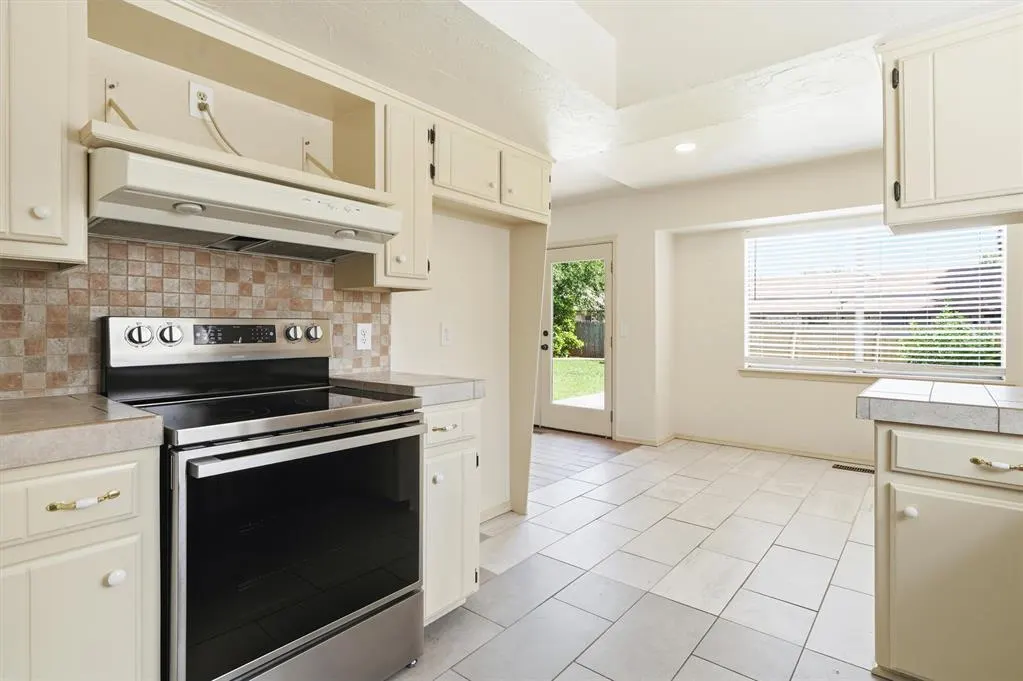 Photo 13 — 616 SW 23rd Street, Moore, OK 73160
