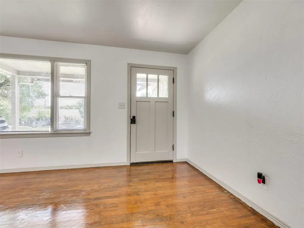 Photo 4 — 1817 Oxford Way, Oklahoma City, OK 73120