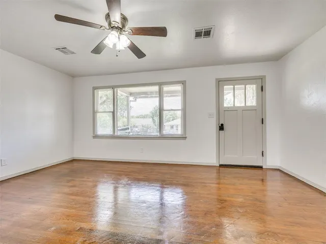 Photo 7 — 1817 Oxford Way, Oklahoma City, OK 73120