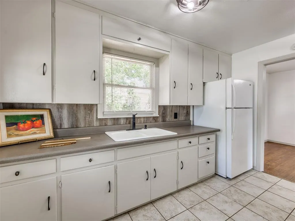 Photo 10 — 1817 Oxford Way, Oklahoma City, OK 73120