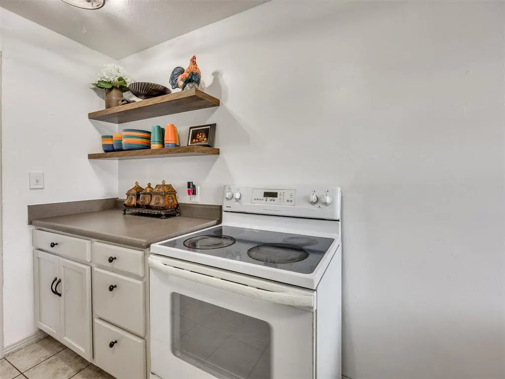 Photo 12 — 1817 Oxford Way, Oklahoma City, OK 73120