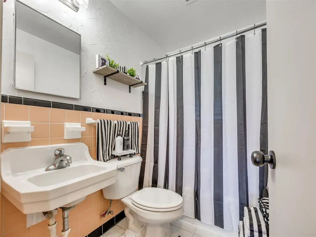 Photo 13 — 1817 Oxford Way, Oklahoma City, OK 73120