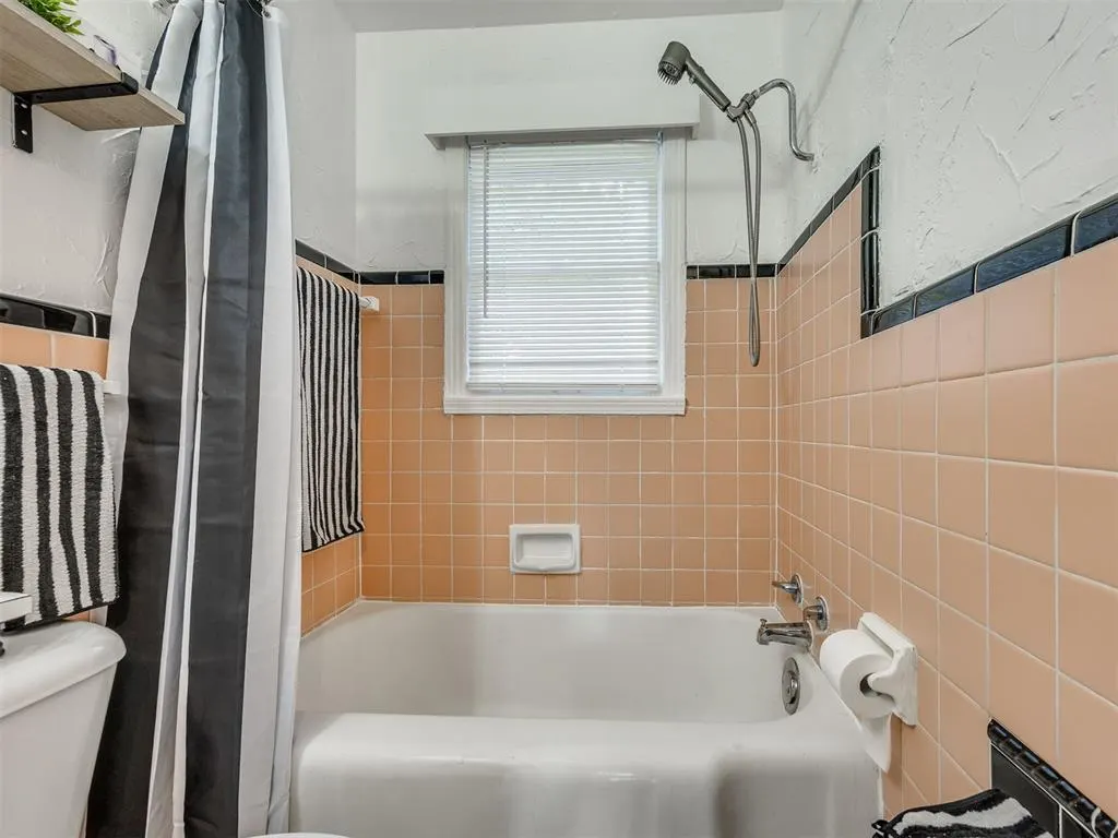 Photo 15 — 1817 Oxford Way, Oklahoma City, OK 73120