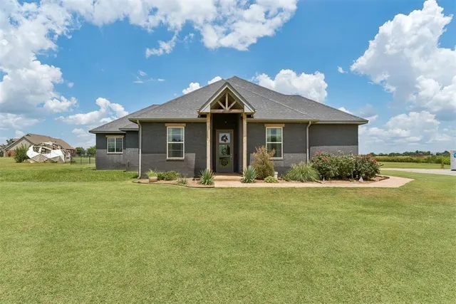 Front exterior — 11900 W Forrest Hills Road, Guthrie, OK 73044