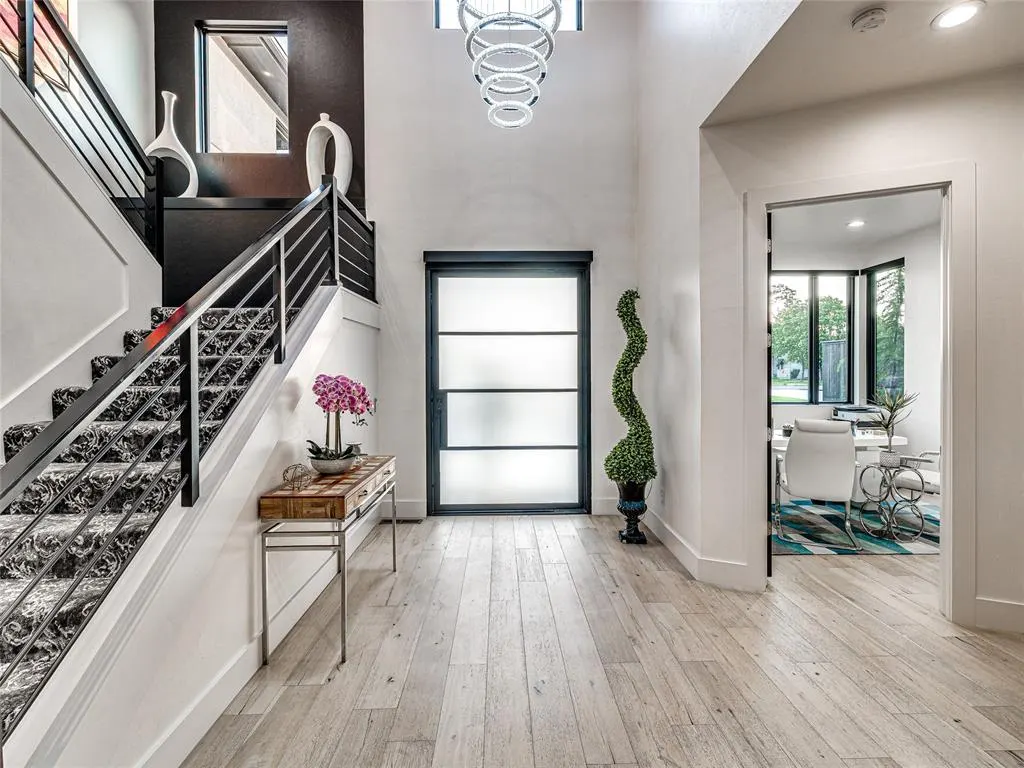 Photo 4 — 2824 Guilford Lane, Oklahoma City, OK 73120