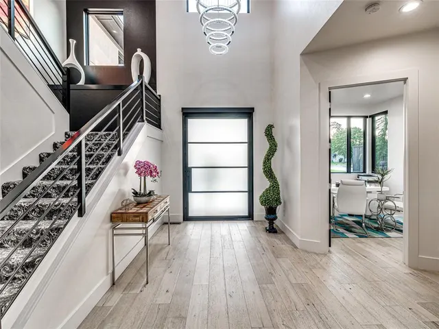 Photo 4 — 2824 Guilford Lane, Oklahoma City, OK 73120
