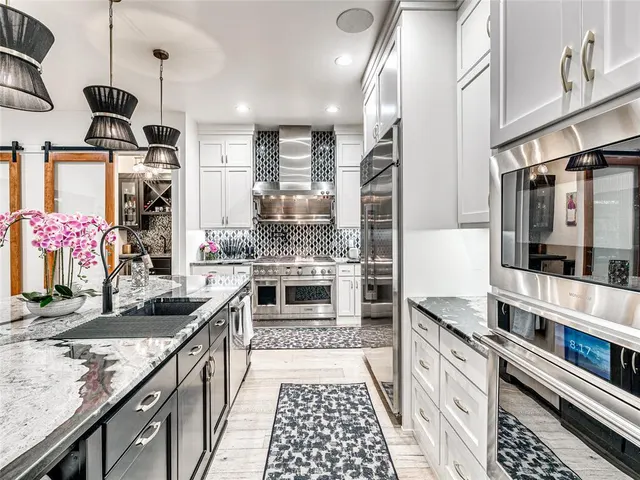 Photo 8 — 2824 Guilford Lane, Oklahoma City, OK 73120