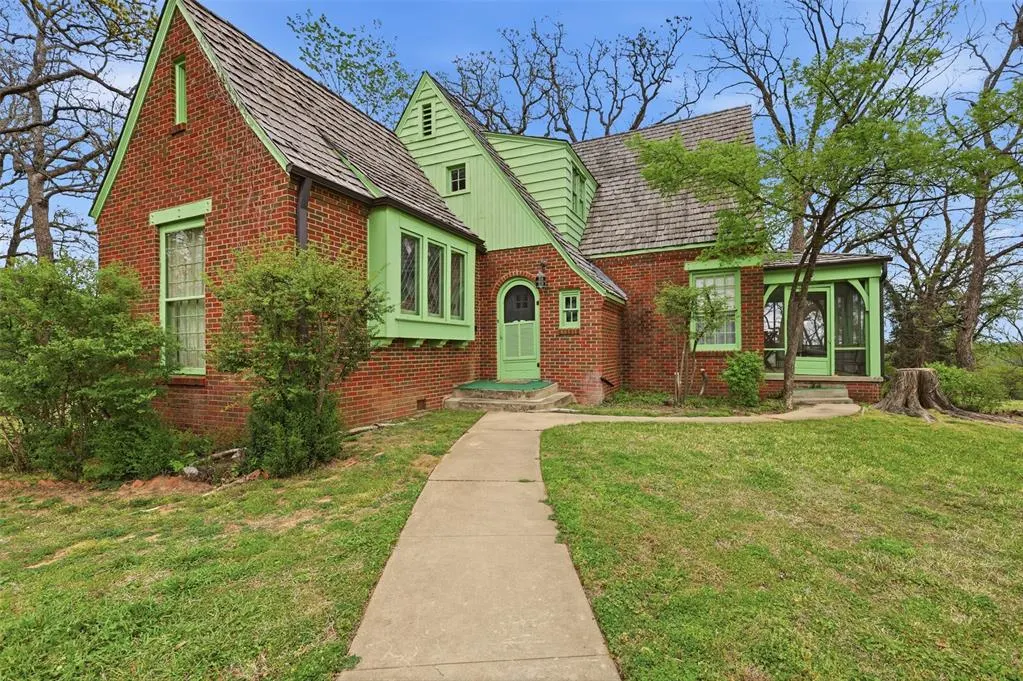 Photo 4 — 422 S Highland Street, Ada, OK 74820