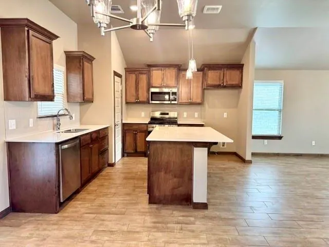 Photo 9 — 709 Caladium Drive, Yukon, OK 73099