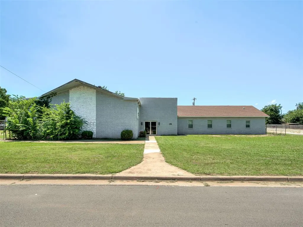 Front exterior — 700 SE Binkley Street, Oklahoma City, OK 73129