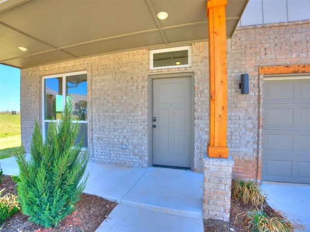 Photo 2 — 4108 Lynford Lane, Norman, OK 73026