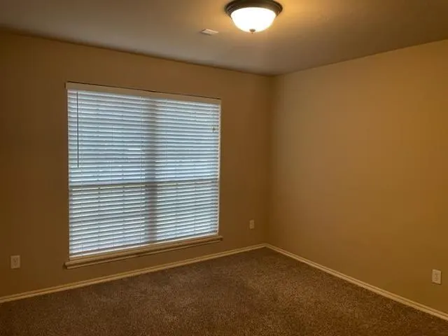 Photo 14 — 401 Durkee Road, Yukon, OK 73099