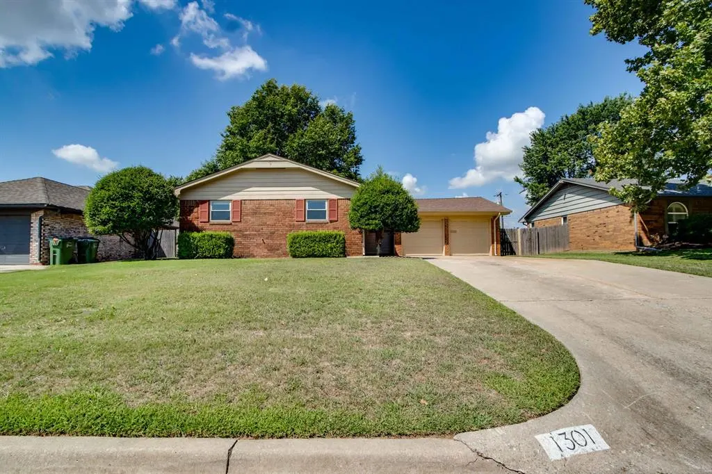 Photo 3 — 1301 Queensboro Place, Yukon, OK 73099