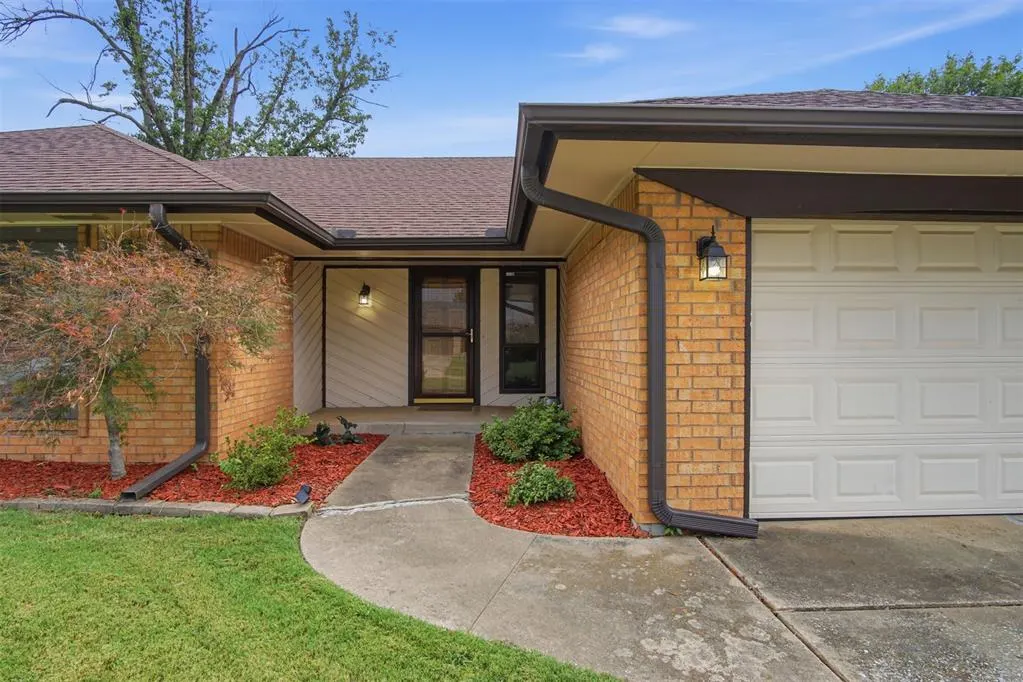 Photo 2 — 2412 Apple Way, Edmond, OK 73013
