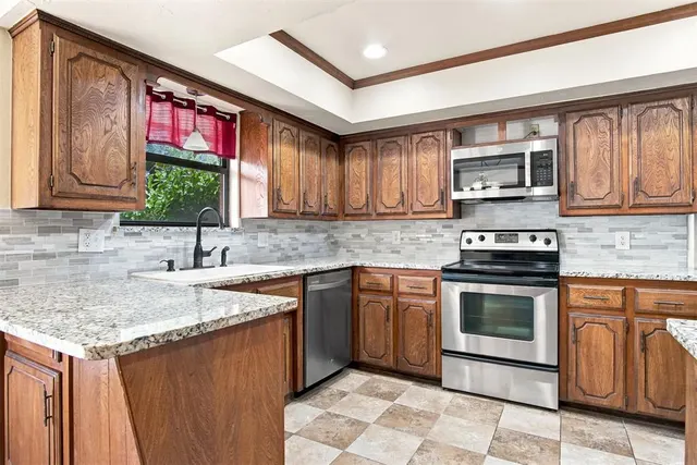 Photo 8 — 2412 Apple Way, Edmond, OK 73013