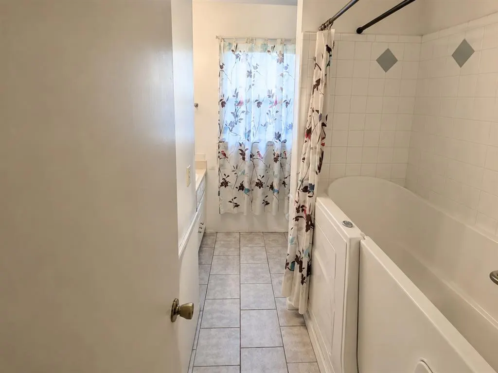 Photo 8 — 615 W 1st Street, Edmond, OK 73003