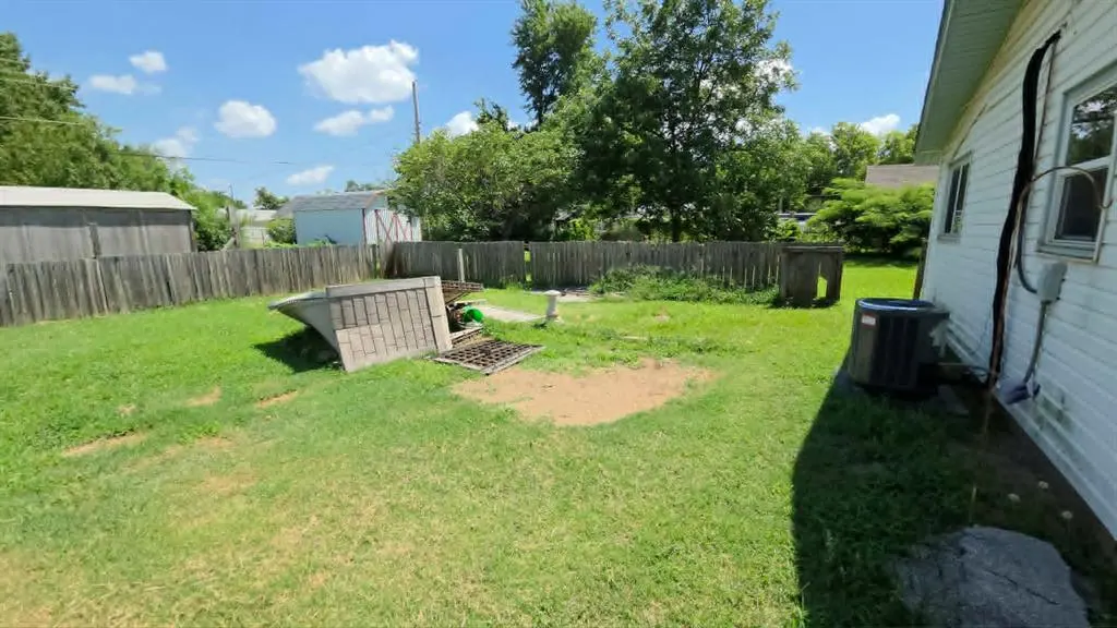 Photo 14 — 615 W 1st Street, Edmond, OK 73003