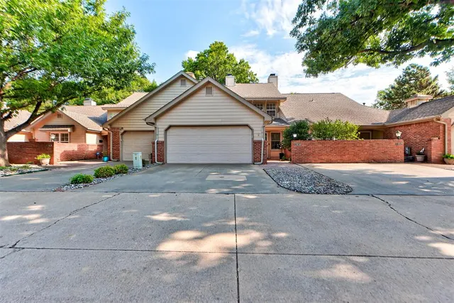 Photo 3 — 11819 Red Oak Way, Oklahoma City, OK 73162