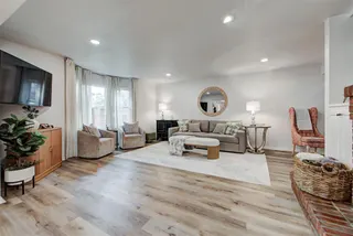 Sold home at 11819 Red Oak Way
