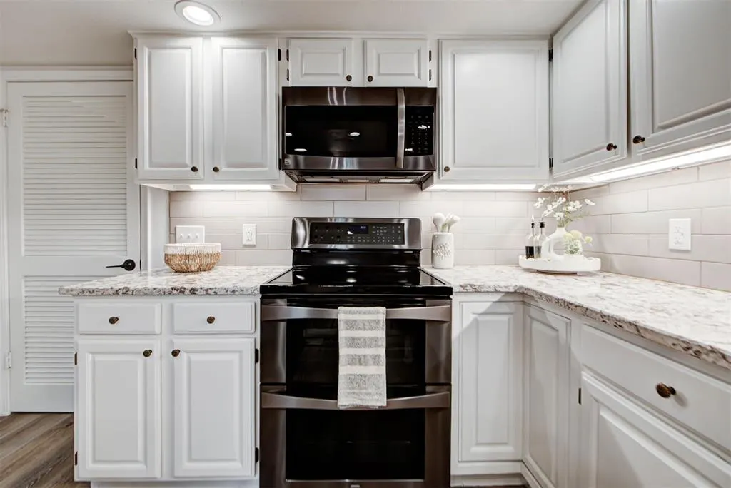Photo 14 — 11819 Red Oak Way, Oklahoma City, OK 73162