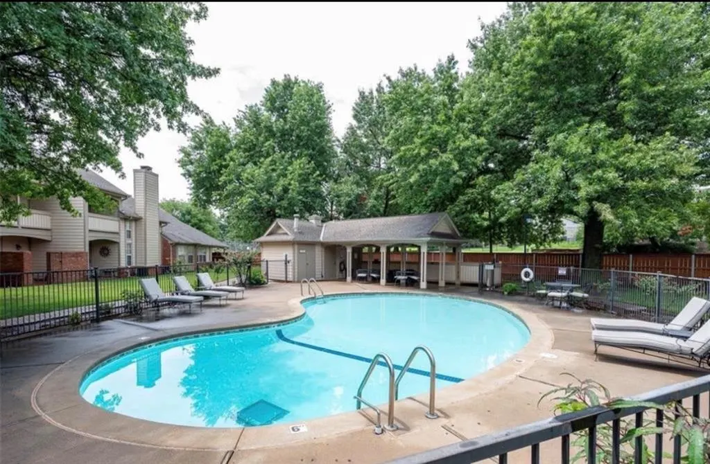 Photo 2 — 11819 Red Oak Way, Oklahoma City, OK 73162