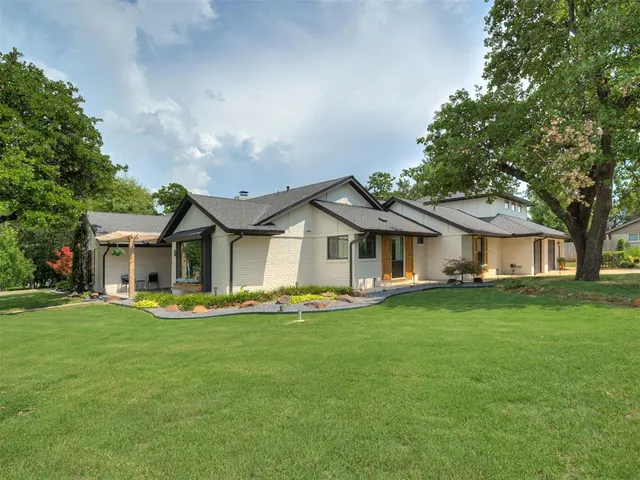 Photo 2 — 800 Rock Hollow Road, Edmond, OK 73034