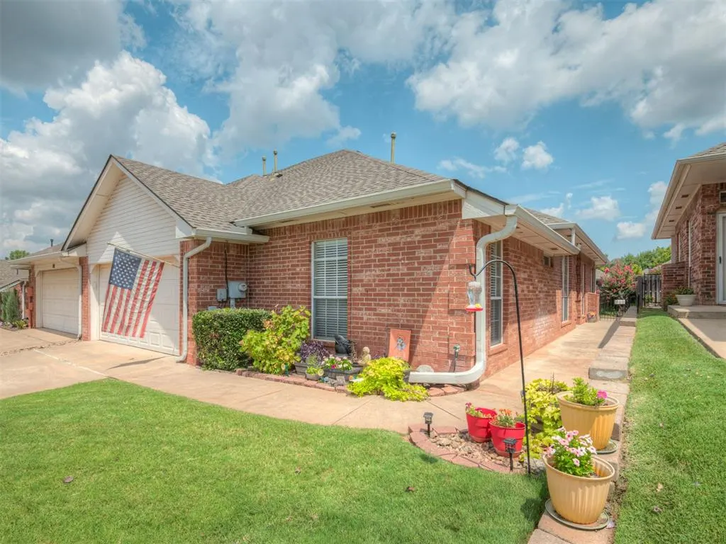 Photo 2 — 509 S Santa Fe Avenue 152, Edmond, OK 73003