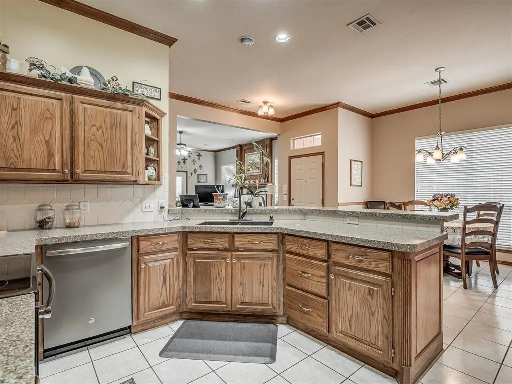 Photo 8 — 509 S Santa Fe Avenue 152, Edmond, OK 73003