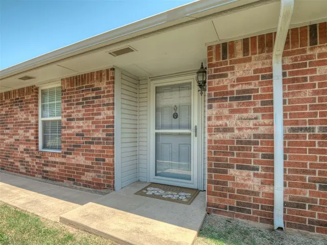 Photo 4 — 500 SW 38th Terrace, Oklahoma City, OK 73160