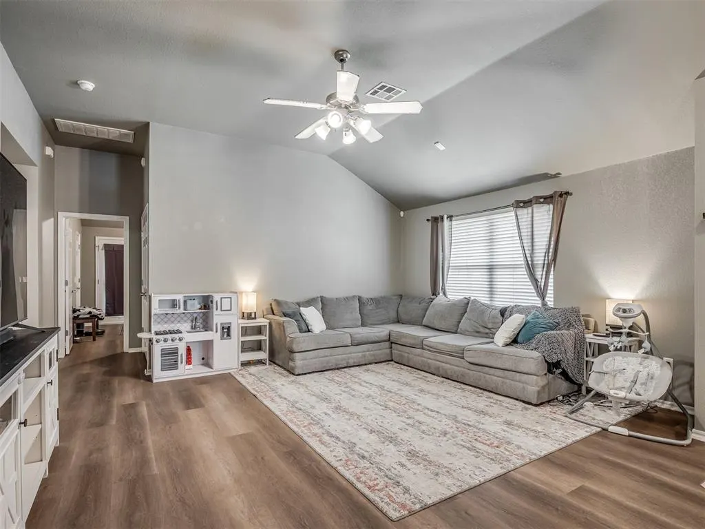 Photo 7 — 500 SW 38th Terrace, Oklahoma City, OK 73160