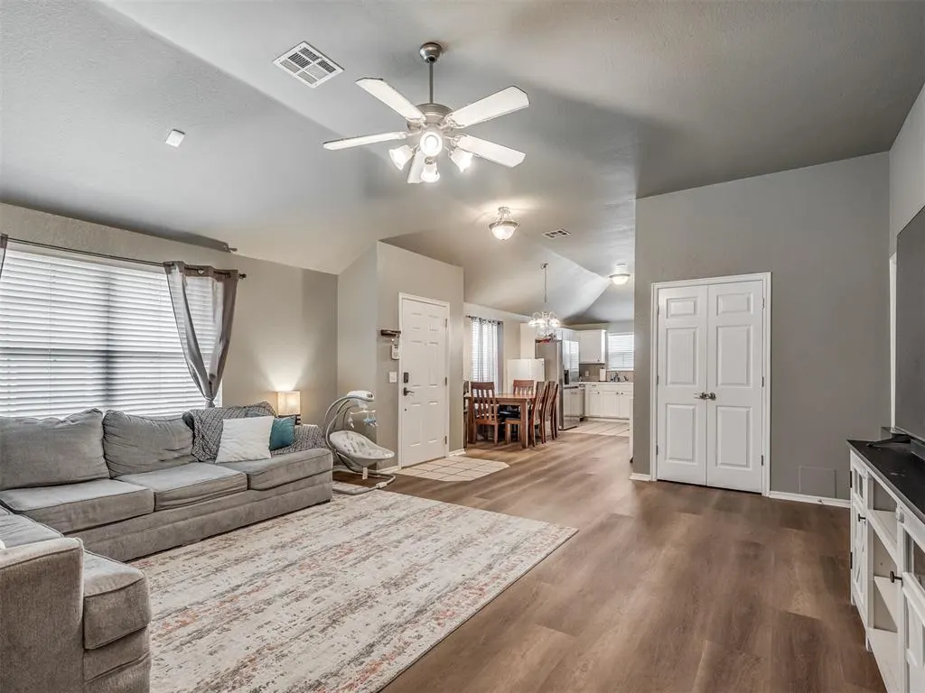 Photo 10 — 500 SW 38th Terrace, Oklahoma City, OK 73160