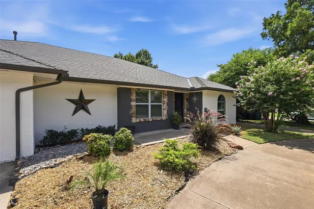 Photo 5 — 4400 Saint Patrick Drive, Oklahoma City, OK 73120