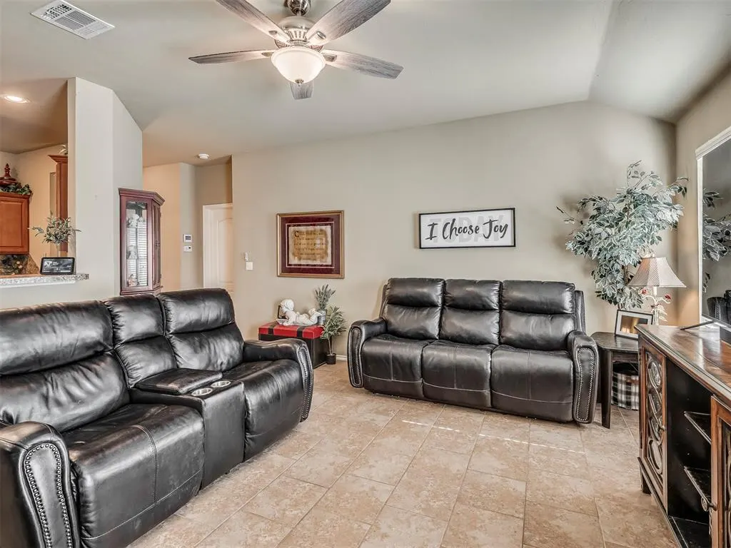 Photo 7 — 9624 Kylie Drive, Oklahoma City, OK 73160