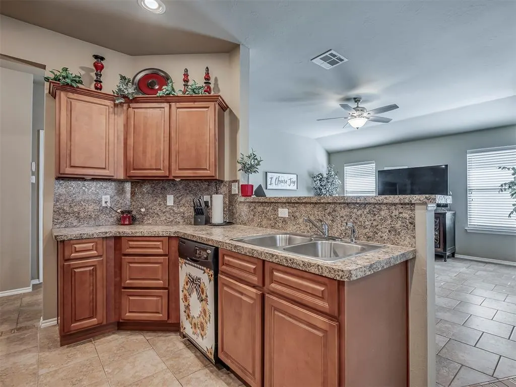 Photo 12 — 9624 Kylie Drive, Oklahoma City, OK 73160