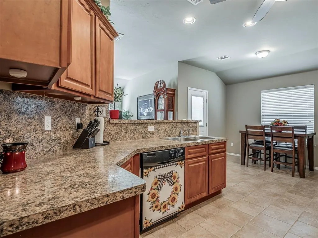 Photo 17 — 9624 Kylie Drive, Oklahoma City, OK 73160