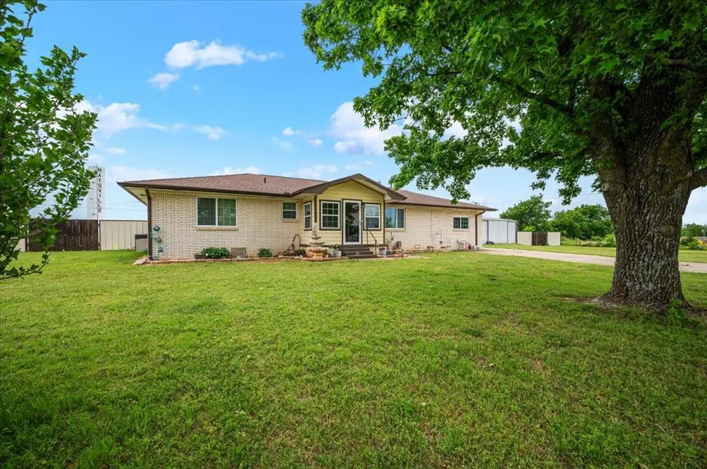 Photo 2 — 1411 14th Street, Maysville, OK 73057